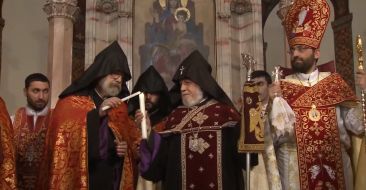 Easter Eve Candlelight Divine Liturgy Celebrated in the Mother See (2017)