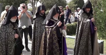 The Catholicos of All Armenians visited the "Yerablur" Pantheon