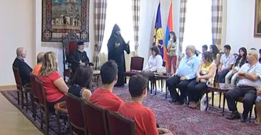 Catholicos of All Armenians Receives Young Pilgrims from Dioceses of Argentina and Canada