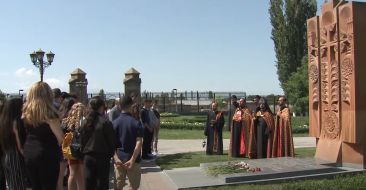 Catholicos of All Armenians Received Pilgrims from the Eastern Diocese of  North America