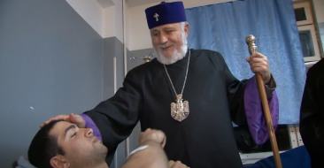 Catholicos of All Armenians Visits Wounded Soldiers