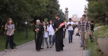 Youth of the Araratian Pontifical Diocese Visit Yerablur Monument