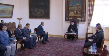 Catholicos of All Armenians Receives the "Commander Vazgen Sargsyan" Order