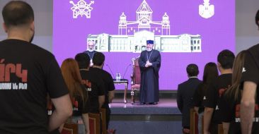 The Catholicos of All Armenians received the members of the ARF Youth Union