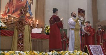 The wooden relic of the cross of Jesus Christ was taken to the Holy Cross Church of Arabkir
