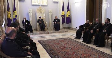 The Catholicos of All Armenians met the priests of the Priests Accelerated Course at the Mother See