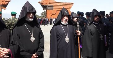 The Armenian Patriarch visited the Sardarapat memorial, overcoming the police barriers