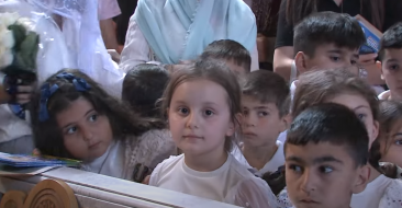 Students of "Luys Mankants" Sunday schools made a pilgrimage to Oshakan church