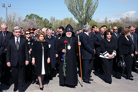 Ապրիլի 24` Հայոց Եղեռնի զոհերի հիշատակի օր