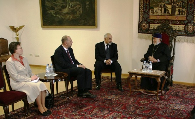 Catholicos of All Armenians received the Romanian minister of Culture and National Heritage.