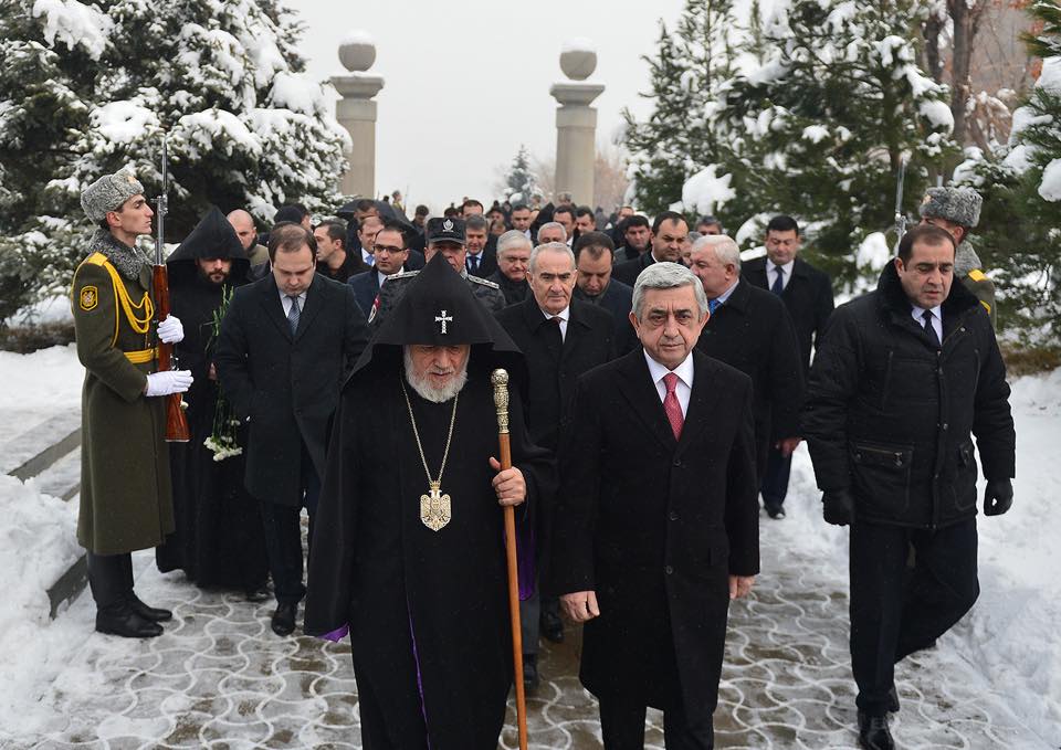 Католикос Всех Армян посетил пантеон Ераблур